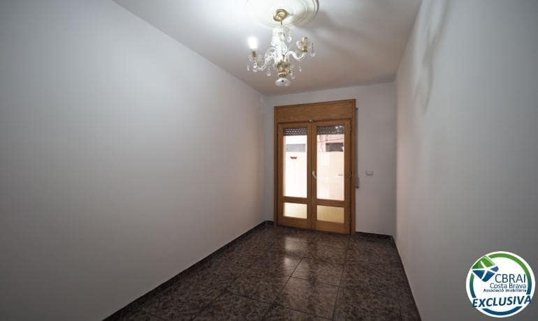 Apartamento de 3 habitaciones en Roses en venta - 185.000 € (Ref: 8884112)