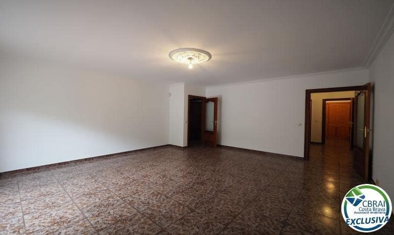 Apartamento de 3 habitaciones en Roses en venta - 185.000 € (Ref: 8884112)