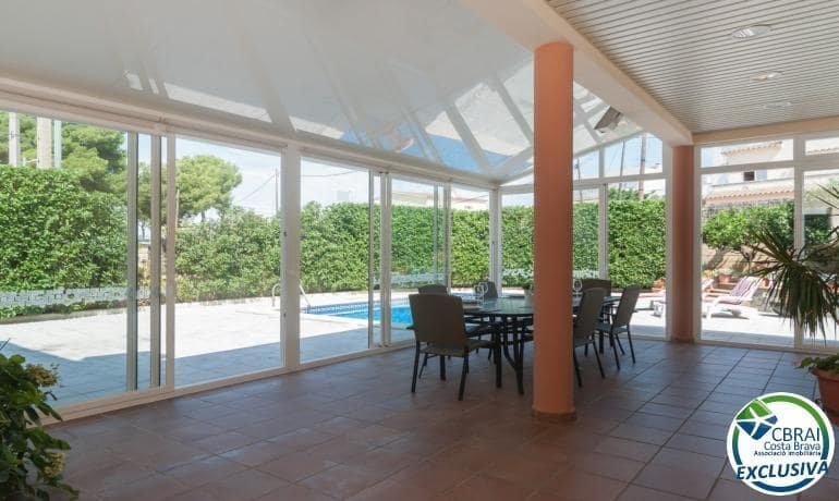 4 soveværelse Villa til salg i Roses med swimmingpool - € 598.000 (Ref: 8886224)