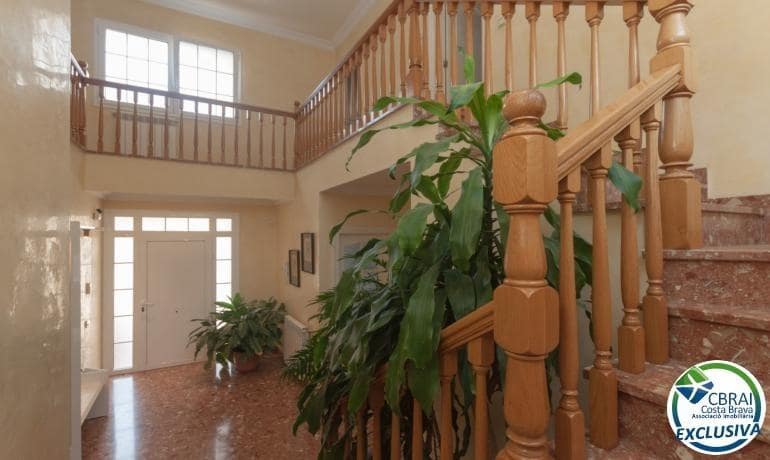 4 soveværelse Villa til salg i Roses med swimmingpool - € 598.000 (Ref: 8886224)