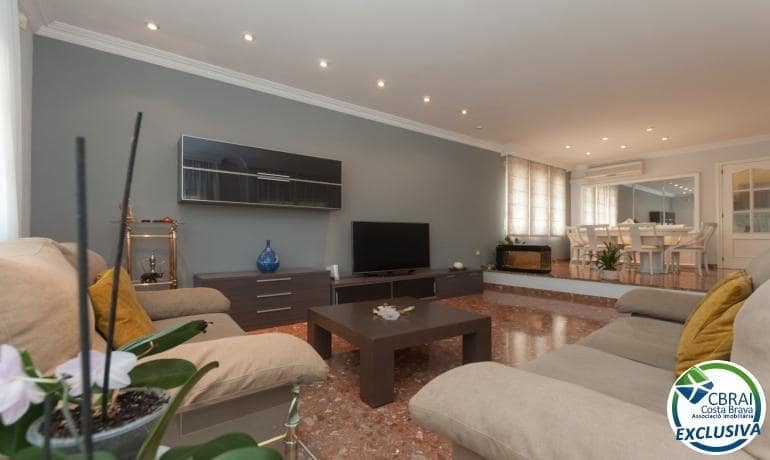 4 soveværelse Villa til salg i Roses med swimmingpool - € 598.000 (Ref: 8886224)