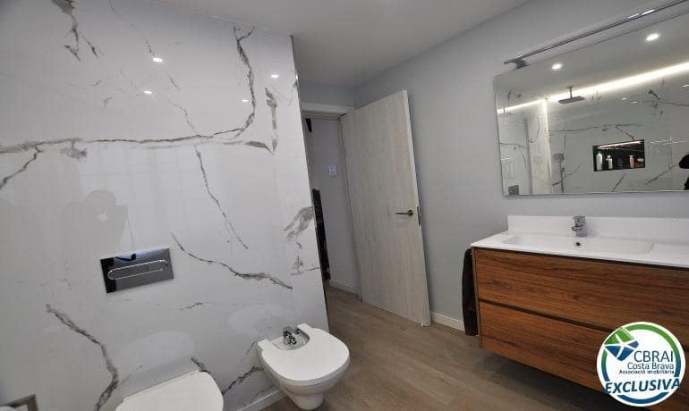 4 soveværelse Villa til salg i Roses med swimmingpool - € 598.000 (Ref: 8886224)