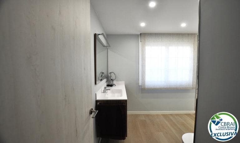 4 soveværelse Villa til salg i Roses med swimmingpool - € 598.000 (Ref: 8886224)