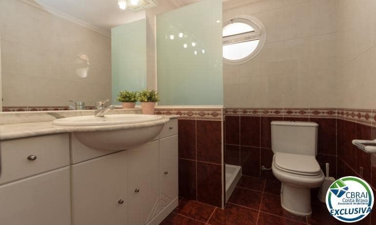 4 soveværelse Villa til salg i Roses med swimmingpool - € 598.000 (Ref: 8886224)