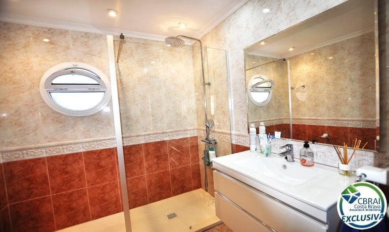 4 soveværelse Villa til salg i Roses med swimmingpool - € 598.000 (Ref: 8886224)