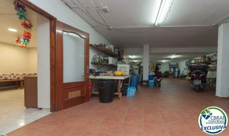 4 soveværelse Villa til salg i Roses med swimmingpool - € 598.000 (Ref: 8886224)