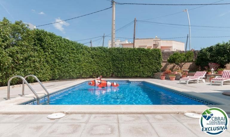 4 soveværelse Villa til salg i Roses med swimmingpool - € 598.000 (Ref: 8886224)