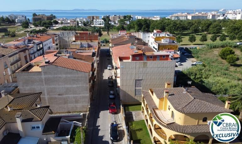 4 soveværelse Villa til salg i Roses med swimmingpool - € 598.000 (Ref: 8886224)