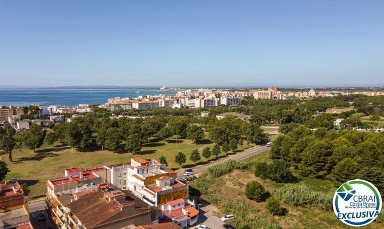 4 soveværelse Villa til salg i Roses med swimmingpool - € 598.000 (Ref: 8886224)