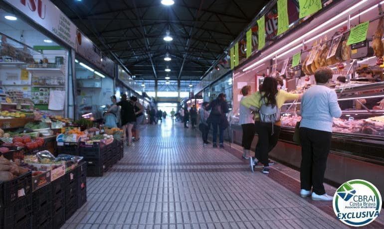 4 soveværelse Villa til salg i Roses med swimmingpool - € 598.000 (Ref: 8886224)