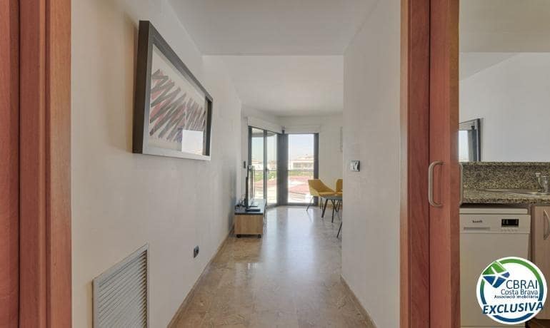 2 bedroom Apartment for sale in Roses with pool garage - € 550,000 (Ref: 8902997)