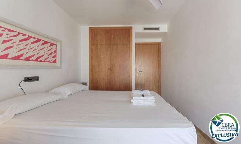 2 bedroom Apartment for sale in Roses with pool garage - € 550,000 (Ref: 8902997)