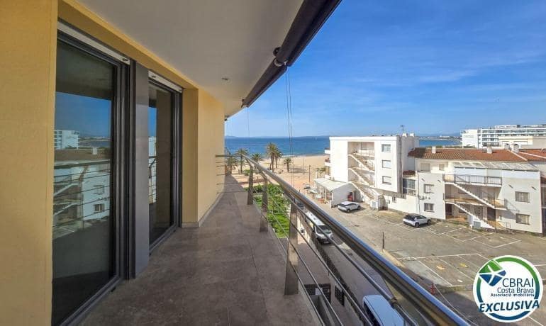 2 bedroom Apartment for sale in Roses with pool garage - € 550,000 (Ref: 8902997)