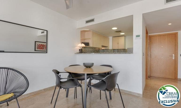 2 bedroom Apartment for sale in Roses with pool garage - € 550,000 (Ref: 8902997)