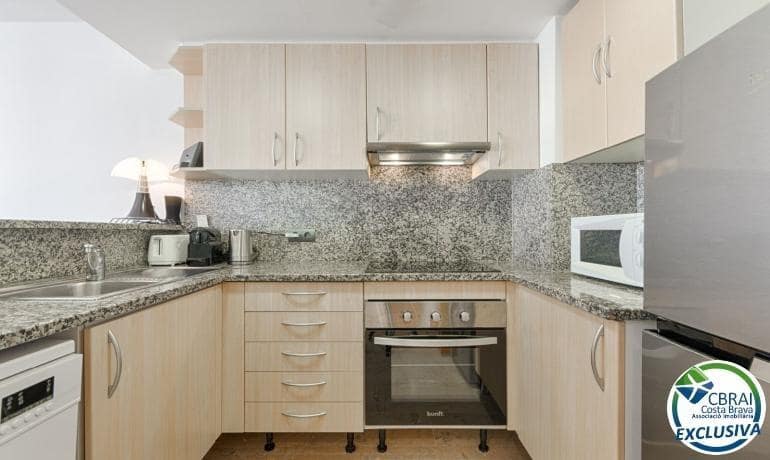 2 bedroom Apartment for sale in Roses with pool garage - € 550,000 (Ref: 8902997)