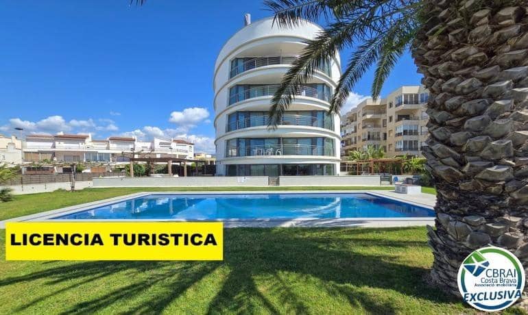 2 bedroom Apartment for sale in Roses with pool garage - € 550,000 (Ref: 8902997)