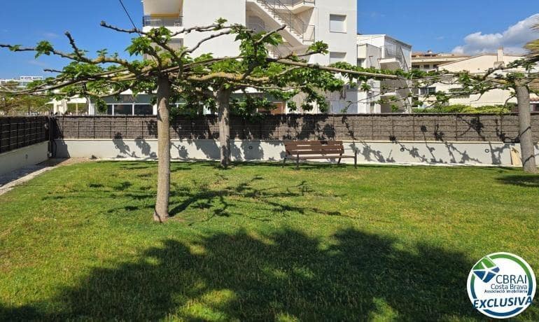 2 bedroom Apartment for sale in Roses with pool garage - € 550,000 (Ref: 8902997)