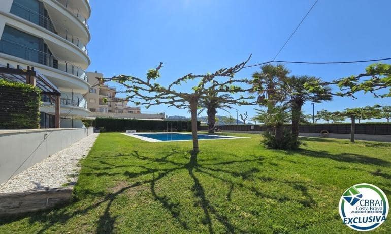 2 bedroom Apartment for sale in Roses with pool garage - € 550,000 (Ref: 8902997)
