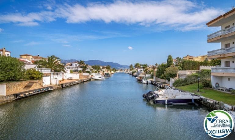 1 slaapkamer Appartement te koop in Empuriabrava met zwembad garage - € 159.000 (Ref: 8912950)