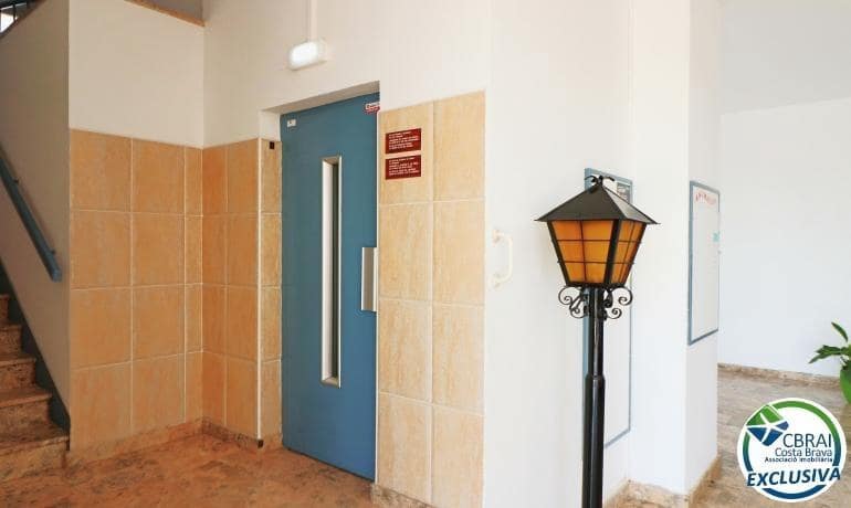 Studio till salu i Roses med pool - 99 000 € (Ref: 8916109)