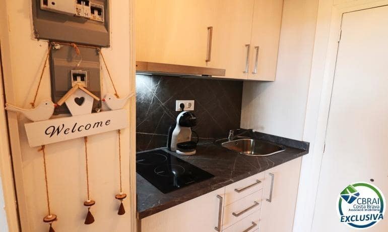 Studio till salu i Roses med pool - 99 000 € (Ref: 8916109)