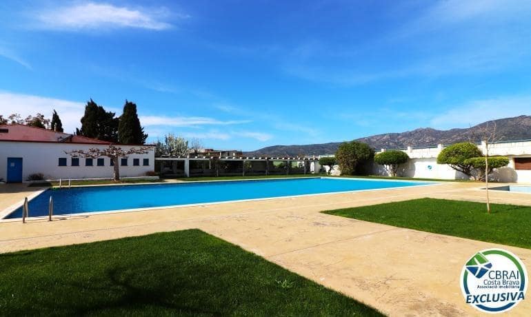 Studio till salu i Roses med pool - 99 000 € (Ref: 8916109)