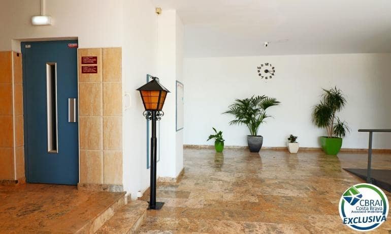 Studio till salu i Roses med pool - 99 000 € (Ref: 8916109)