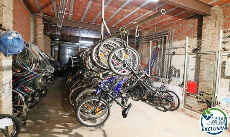 Studio till salu i Roses med pool - 99 000 € (Ref: 8916109)