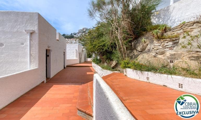 2 bedroom Beach Apartment for sale in Roses with pool - € 325,000 (Ref: 8935100)