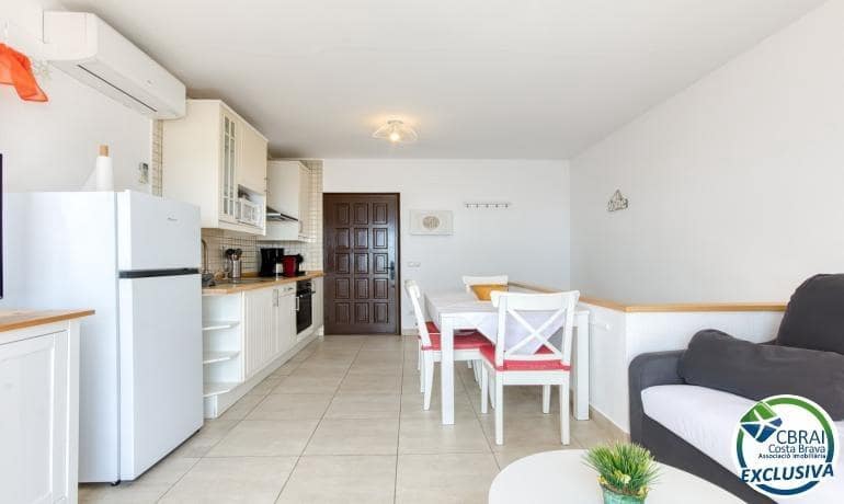 2 bedroom Beach Apartment for sale in Roses with pool - € 325,000 (Ref: 8935100)