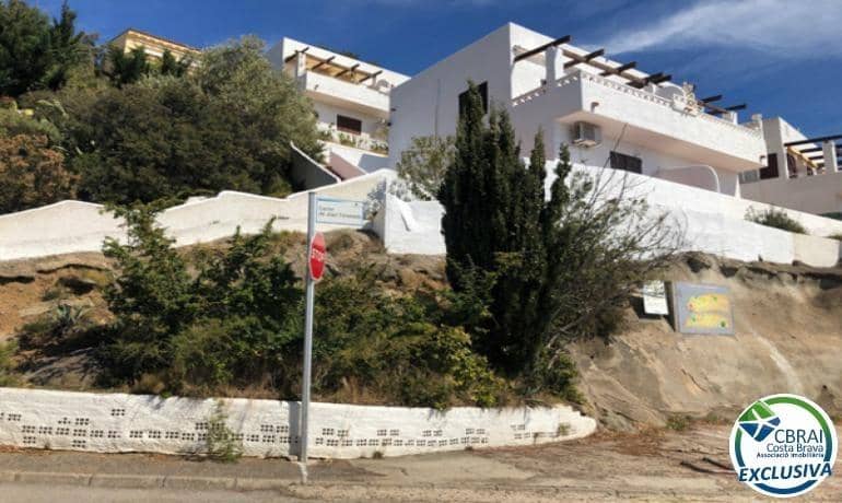 2 bedroom Beach Apartment for sale in Roses with pool - € 325,000 (Ref: 8935100)