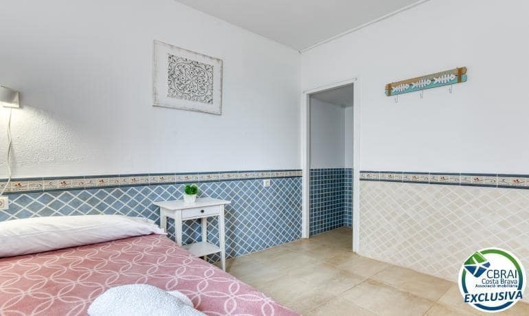 2 Zimmer Strandapartment zu verkaufen in Roses mit Pool - 325.000 € (Ref: 8935100)