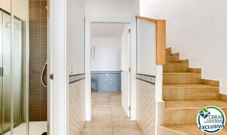 2 quarto Apartamento de Praia para venda em Roses com piscina - 315 000 € (Ref: 8935100)