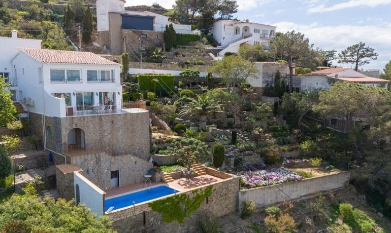 5 bedroom Apartment for sale in Roses with pool garage - € 880,000 (Ref: 8976033)