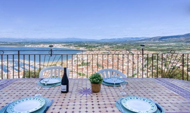 5 bedroom Apartment for sale in Roses with pool garage - € 880,000 (Ref: 8976033)