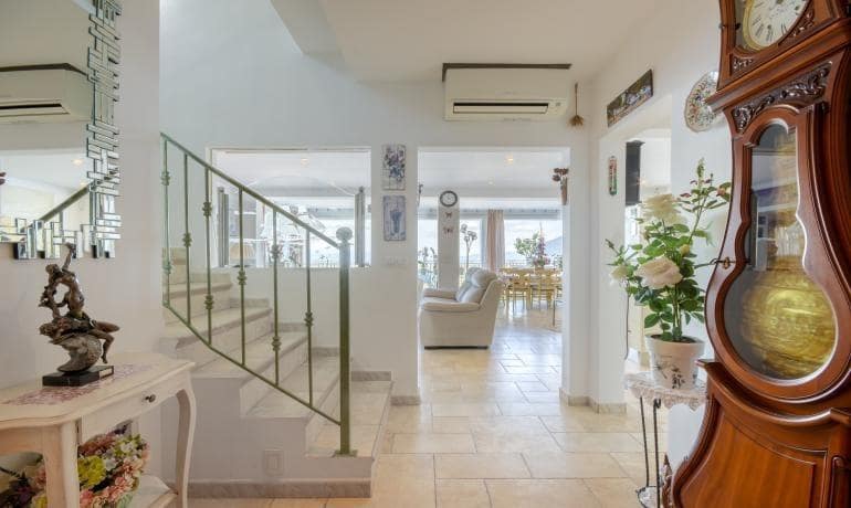 5 bedroom Apartment for sale in Roses with pool garage - € 880,000 (Ref: 8976033)