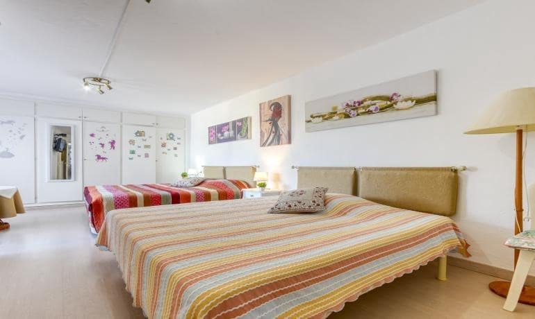 5 bedroom Apartment for sale in Roses with pool garage - € 880,000 (Ref: 8976033)