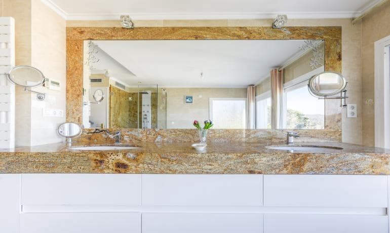 5 bedroom Apartment for sale in Roses with pool garage - € 880,000 (Ref: 8976033)