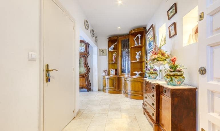 5 bedroom Apartment for sale in Roses with pool garage - € 880,000 (Ref: 8976033)