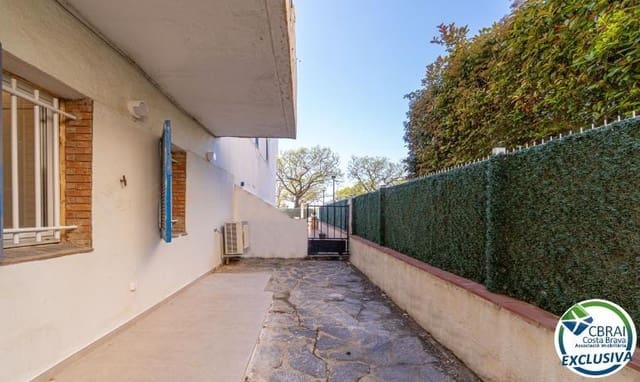 2 slaapkamer Appartement te koop in Roses - € 268.500 (Ref: 8982592)