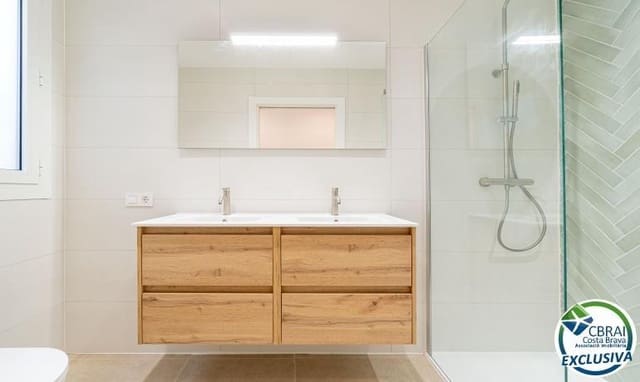 2 slaapkamer Appartement te koop in Roses - € 268.500 (Ref: 8982592)