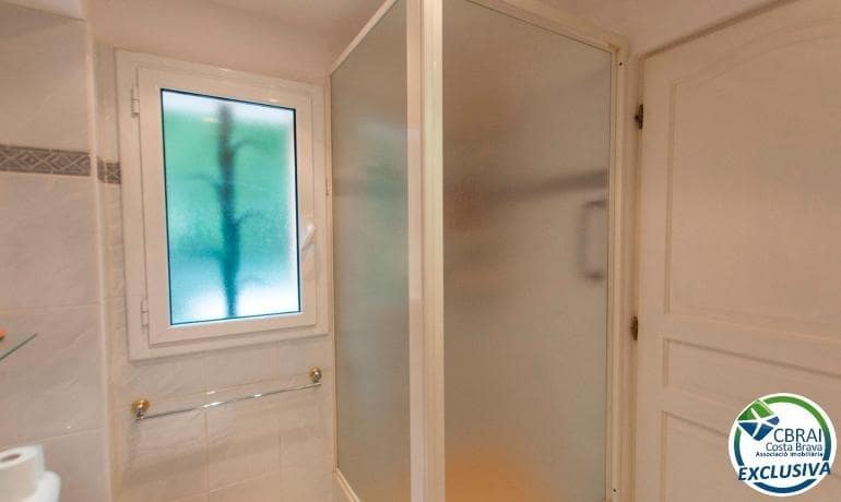 2 bedroom Villa for sale in Roses with garage - € 377,000 (Ref: 8992048)