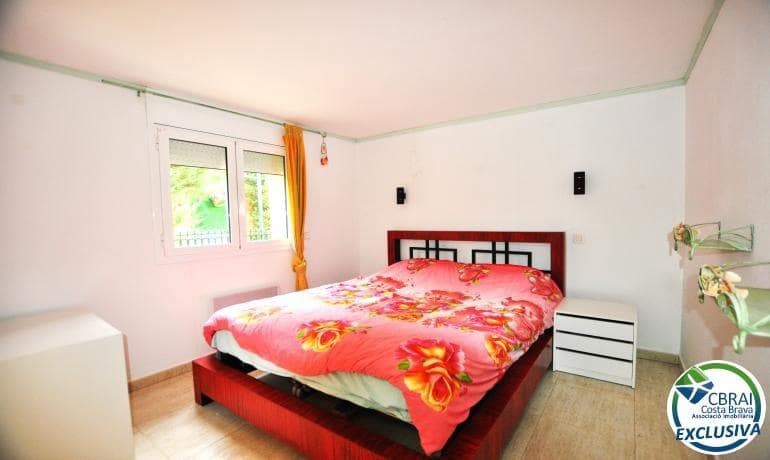 2 bedroom Villa for sale in Roses with garage - € 377,000 (Ref: 8992048)