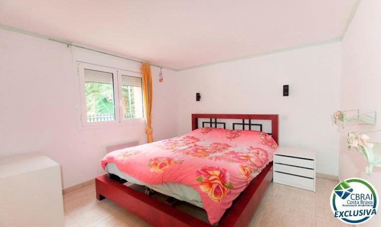 2 bedroom Villa for sale in Roses with garage - € 377,000 (Ref: 8992048)