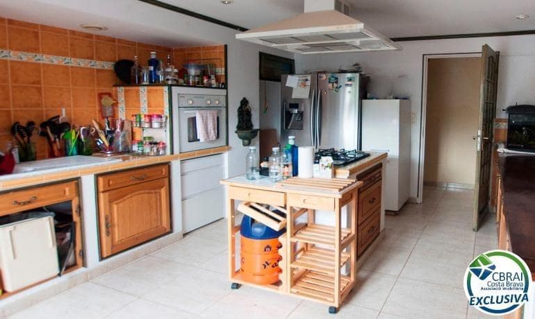 2 bedroom Villa for sale in Roses with garage - € 377,000 (Ref: 8992048)