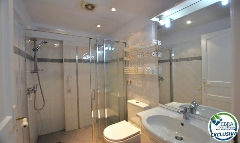 2 bedroom Villa for sale in Roses with garage - € 377,000 (Ref: 8992048)