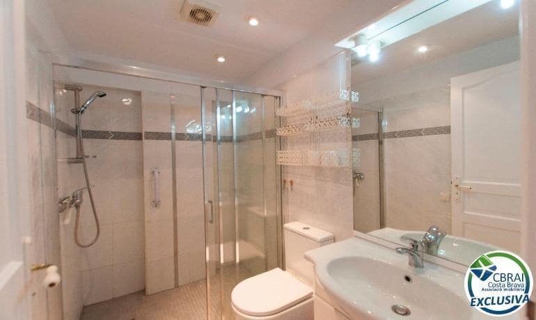 2 bedroom Villa for sale in Roses with garage - € 377,000 (Ref: 8992048)