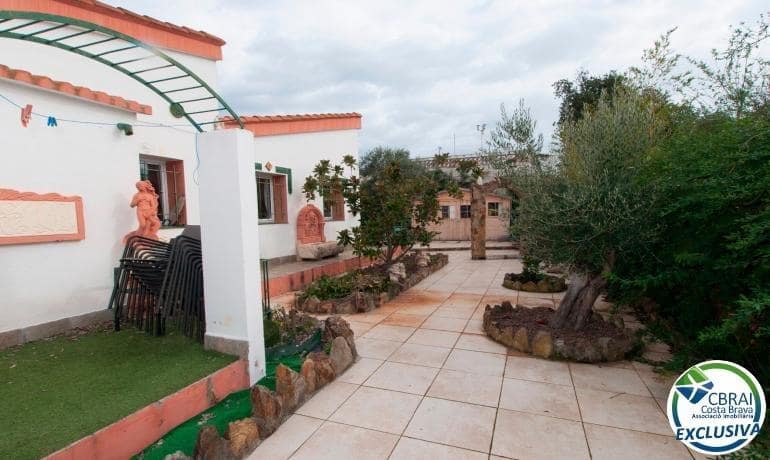 2 bedroom Villa for sale in Roses with garage - € 377,000 (Ref: 8992048)