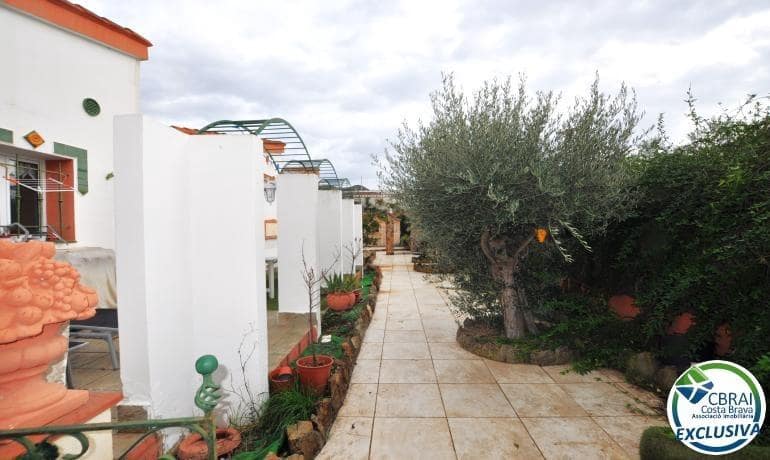 2 bedroom Villa for sale in Roses with garage - € 377,000 (Ref: 8992048)