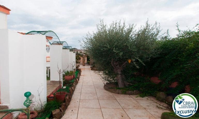 2 bedroom Villa for sale in Roses with garage - € 377,000 (Ref: 8992048)